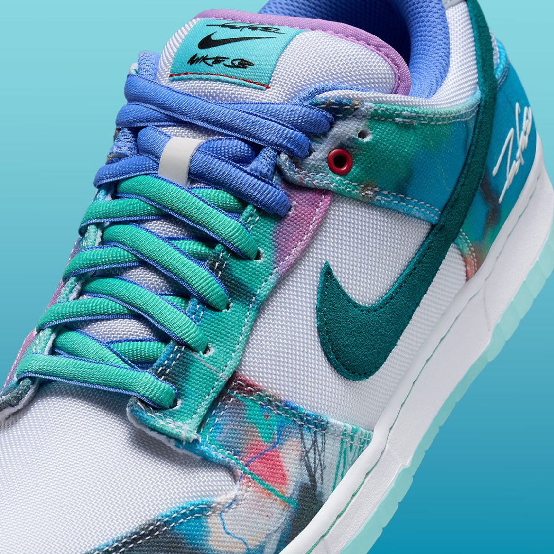 Nike SB Dunk Low
"Futura Laboratories Bleached Aqua"