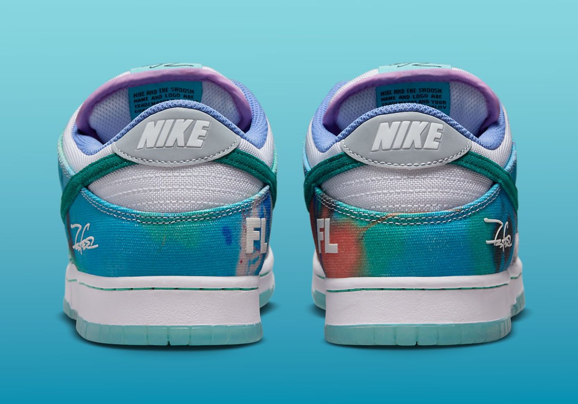 Nike SB Dunk Low
"Futura Laboratories Bleached Aqua"