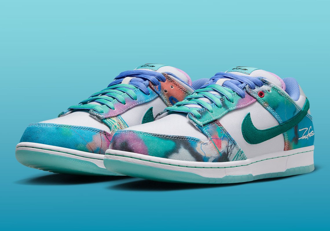 Nike SB Dunk Low
"Futura Laboratories Bleached Aqua"