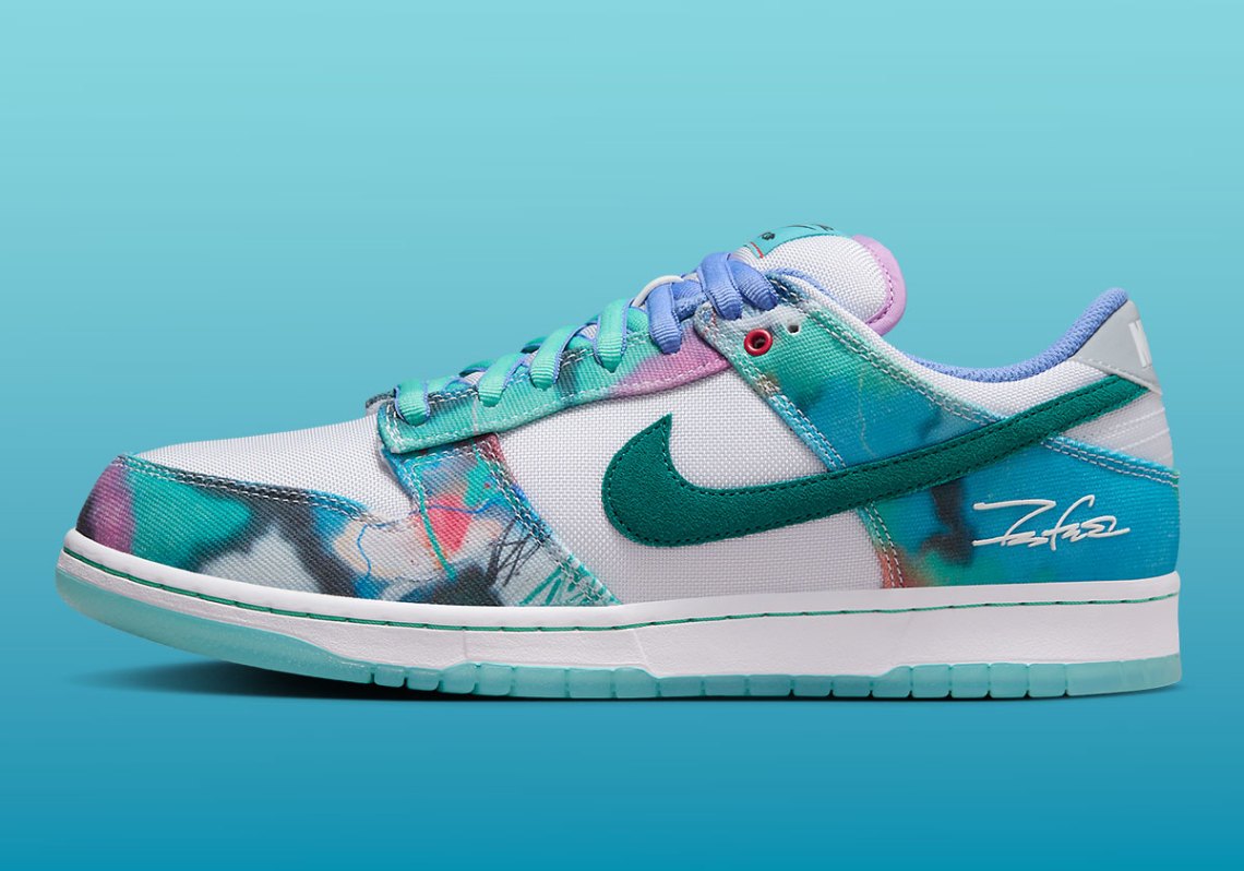 Nike SB Dunk Low
"Futura Laboratories Bleached Aqua"