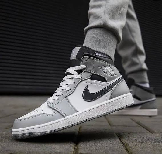 Air Jordan 1 Mid
"Light Smoke Grey" (GS)