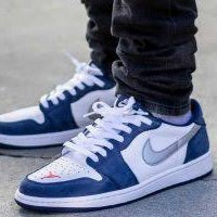 Air Jordan 1 Low SB
"Midnight Navy"