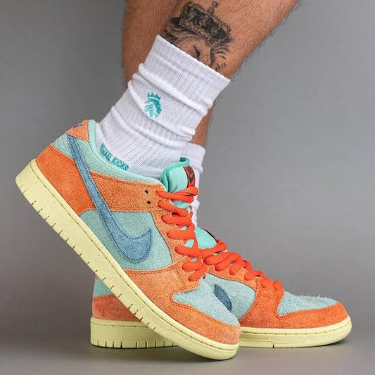 Nike SB Dunk Low
"Orange Emerald Rise"