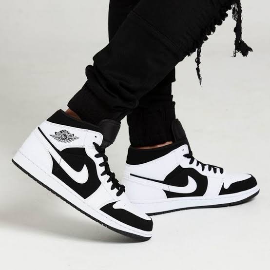 Air Jordan 1 Mid
"White Black - Tuxedo"