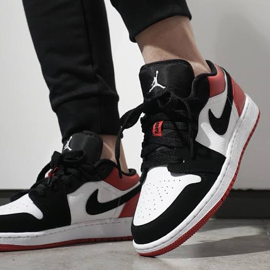 Air Jordan 1 Low
"Black Toe" (2019)