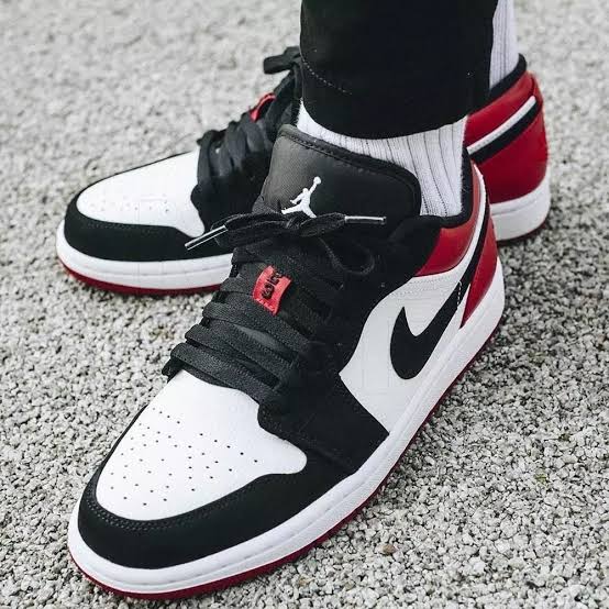 Air Jordan 1 Low
"Black Toe" (2019)