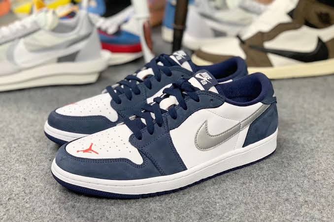 Air Jordan 1 Low SB
"Midnight Navy"