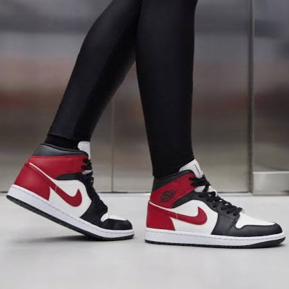 Air Jordan 1 Mid
"Gym Red Off Noir" (Women's)