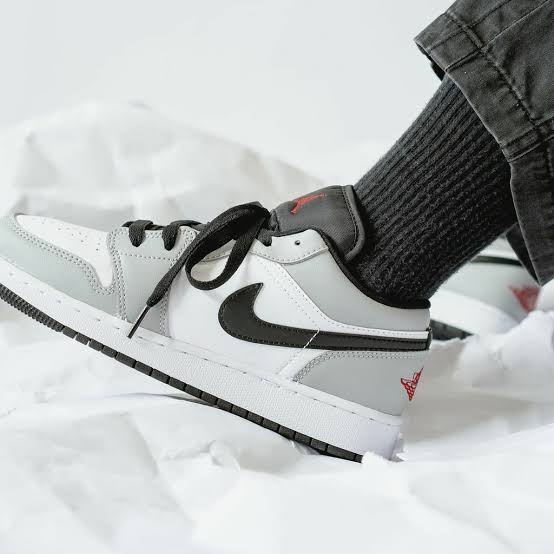 Air Jordan 1 Low
"Light Smoke Grey"