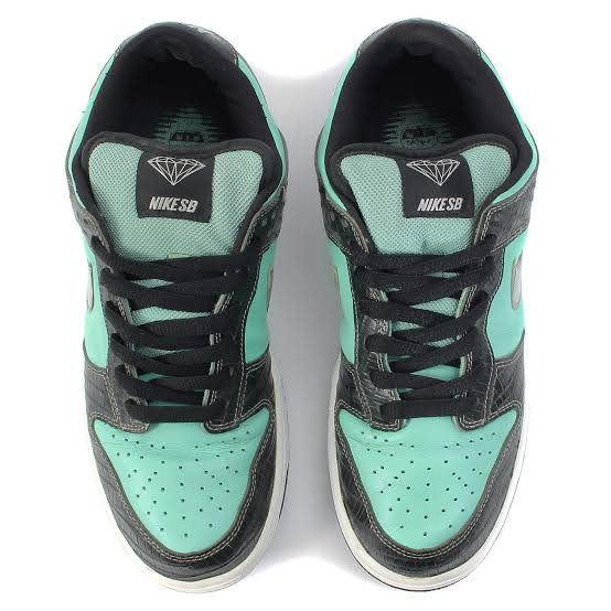 Nike SB Dunk Low
"Diamond Supply Co."