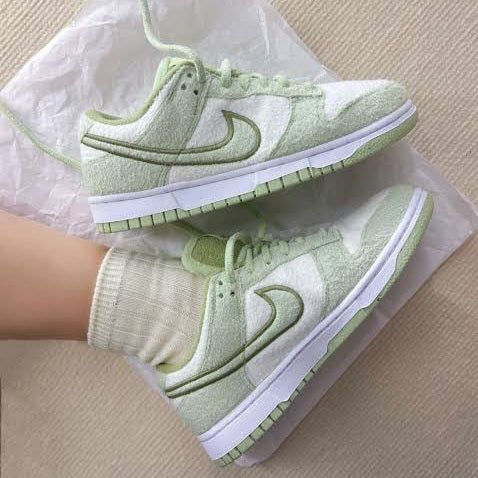 Nike Dunk Low SE
"Fleece Pack Honeydew" (Women's)