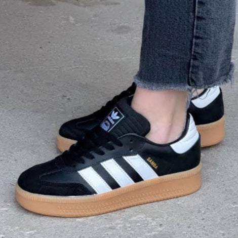 Adidas Samba XLG
"Core Black Gum"