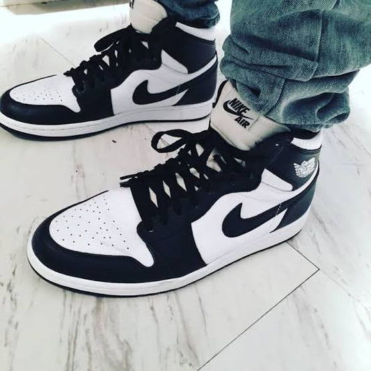 Air Jordan 1 Retro
"Black White"