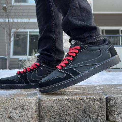 Ait Jordan 1 Retro Low OG SP x 
Travis Scott "Black Phantom"