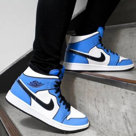 Air Jordan 1 Mid
"Signal Blue"