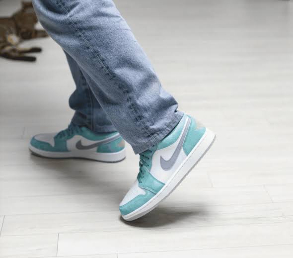 Air Jordan 1 Low SE
"New Emerald"