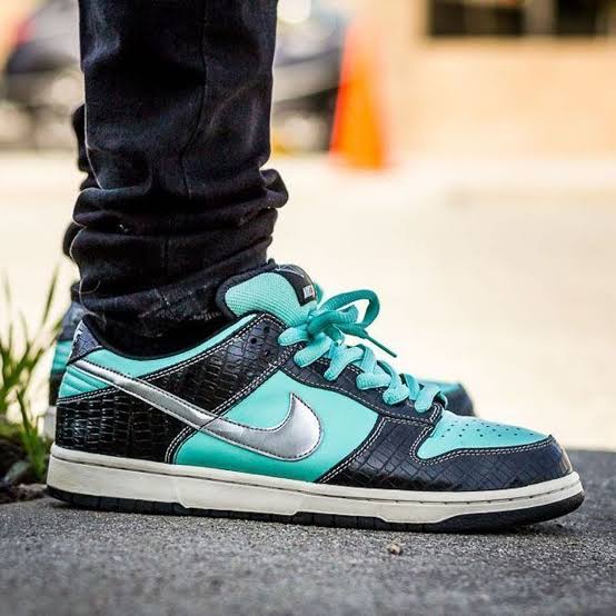 Nike SB Dunk Low
"Diamond Supply Co."