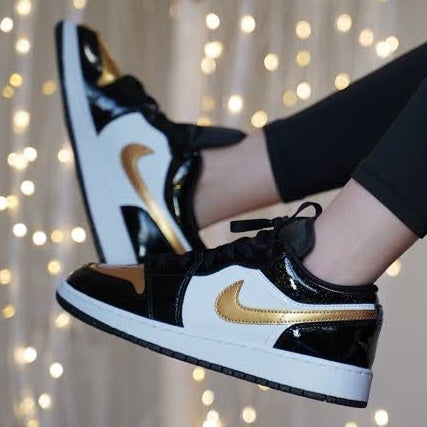 Air Jordan 1 Low SE
"Gold Toe" (GS)