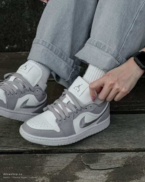 Air Jordan 1 Low SE
"Light Steel Grey" (Women's)