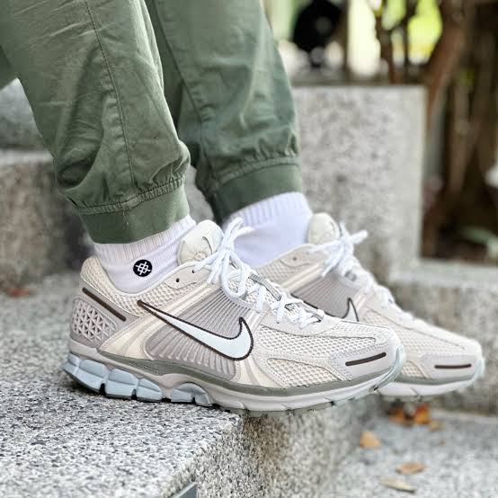 Nike Zoom Vomero 5 SE
"Light Orewood Brown"