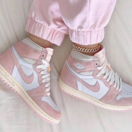 Air Jordan 1 Retro High OG
"Washed Pink" (Women's)