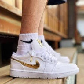 Air Jordan 1 Low
"White Metallic Gold" (Women's)