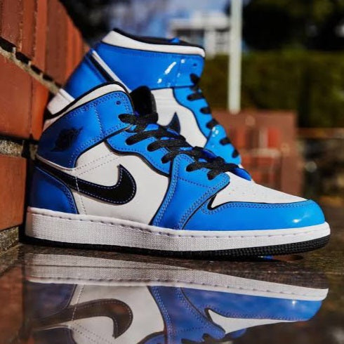 Air Jordan 1 Mid
"Signal Blue"