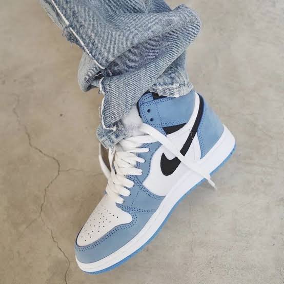 Air Jordan 1 Retro High OG
"University Blue"