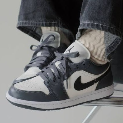 Air Jordan 1 Low
"Dark Grey" (Women's)