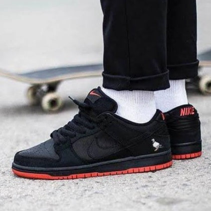 Nike SB Dunk Low
"Black Pigeon"