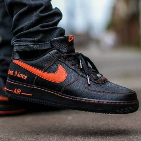 Air Force 1 Low Black
"VLONE"