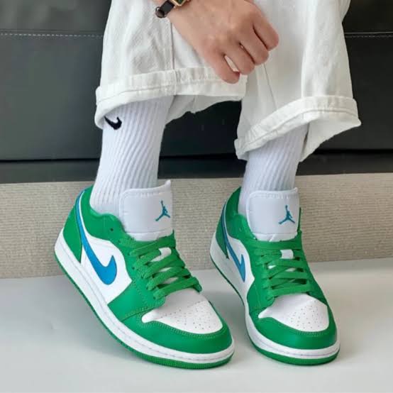 Air Jordan 1 Low
"Lucky Green Aquatone" (Women's)