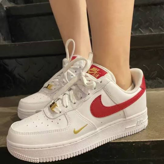 Air Force 1 Low Essential
"Gym Red Mini Swoosh" (Women's)