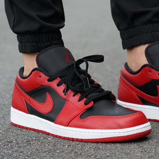 Air Jordan 1 Low
"Reverse Bred"