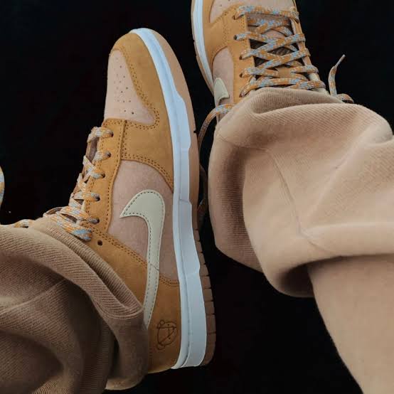 Nike Dunk Low SE
"Teddy Bear Praline"