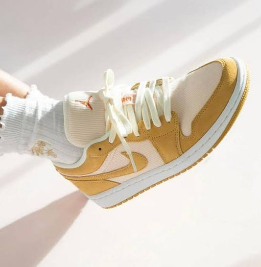 Air Jordan 1 Low SE
"Twine Orange Quartz Corduroy" (Women's)