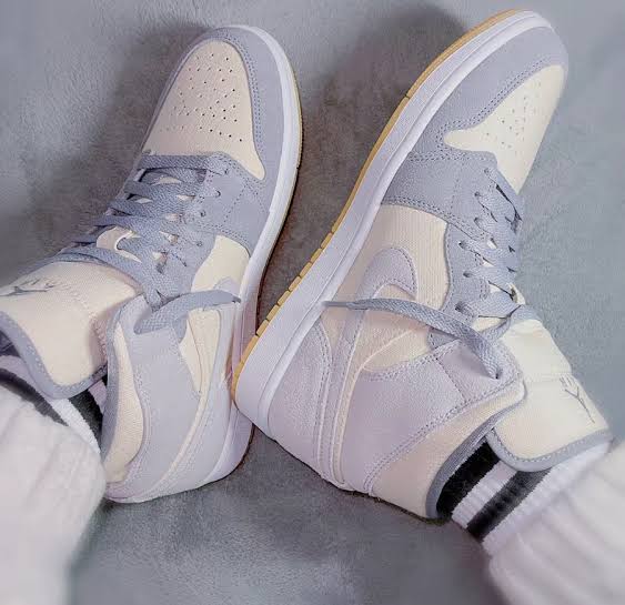 Air Jordan 1 Mid SE "Coconut Milk Particle Grey"