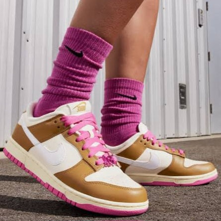 Nike Dunk Low SE
"Just Do it Bronzine Pink" (Women's)
