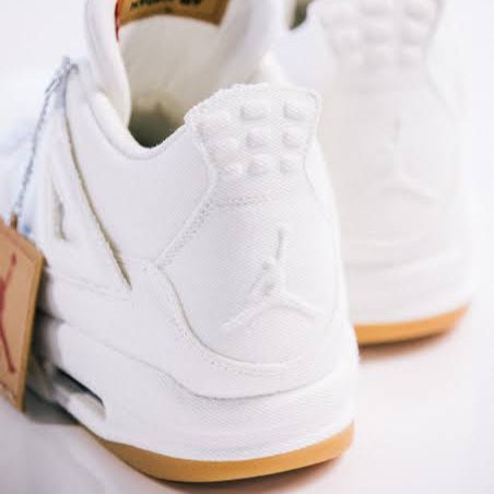 Air Jordan 4 Retro
"Levi's White" (Levi's Tag)