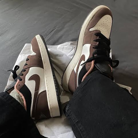 Air Jordan 1 Low
"Mocha"