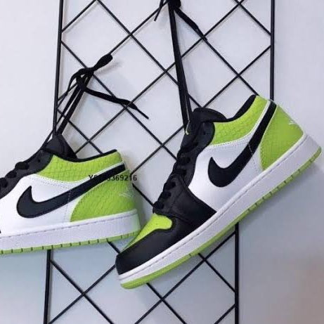 Air Jordan 1 Low
"Snakeskin Vivid Green" (Women's)