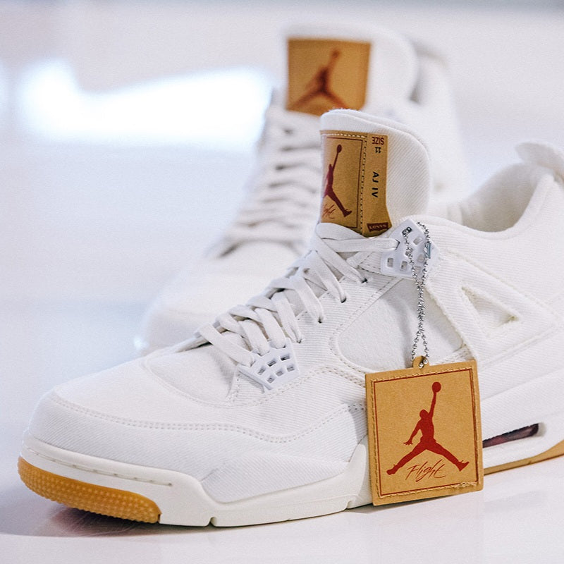 Air Jordan 4 Retro
"Levi's White" (Levi's Tag)