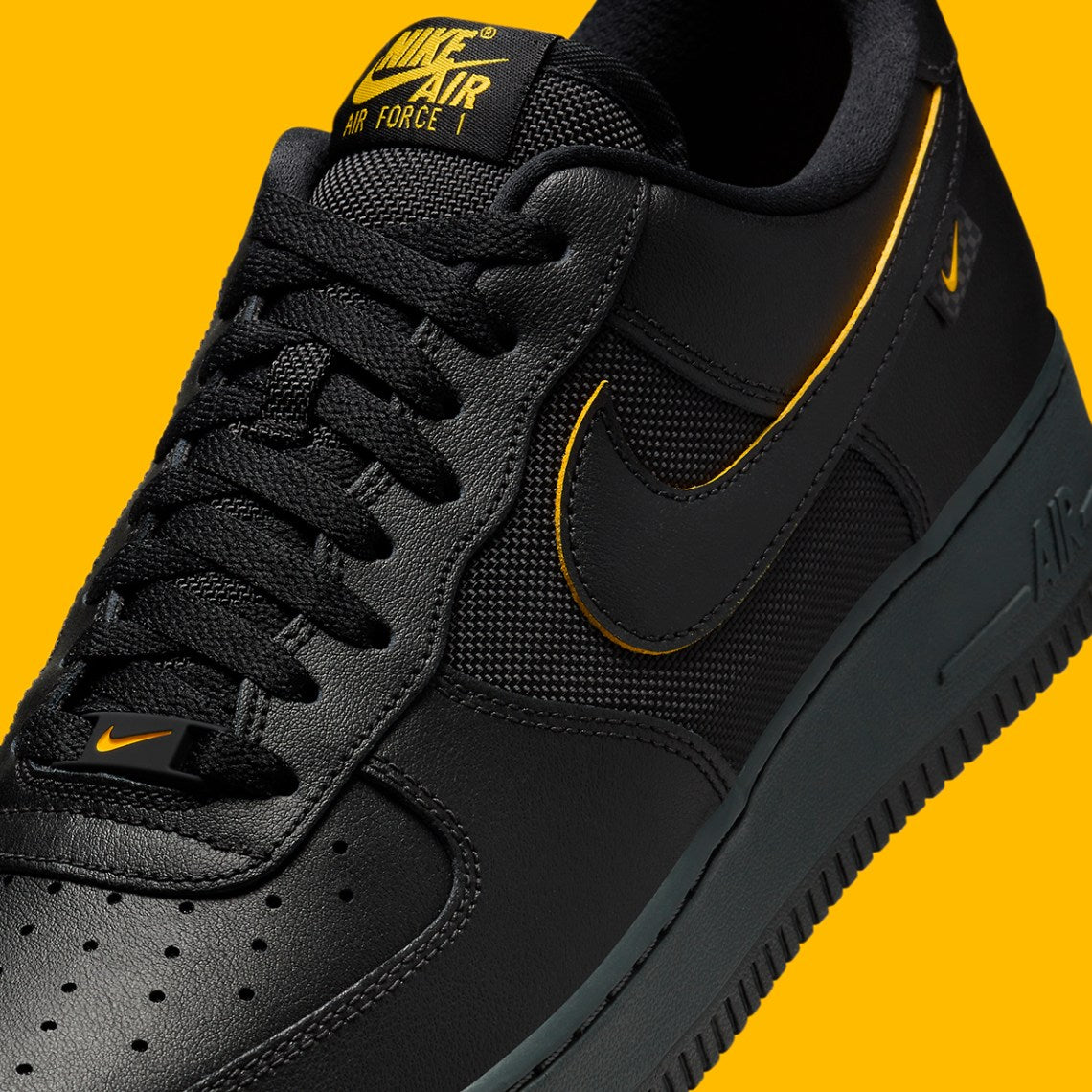 Air Force 1 Low '07
"Ballistic Mesh Black University Gold"