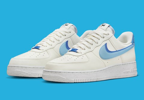 Air Force 1 Low '07 LV8
"82 Double Swoosh Medium Blue"