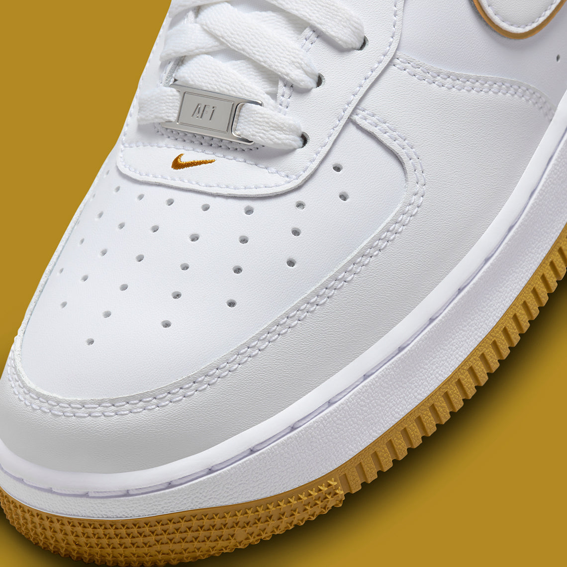 Air Force 1 Low '07
"White Bronzine"