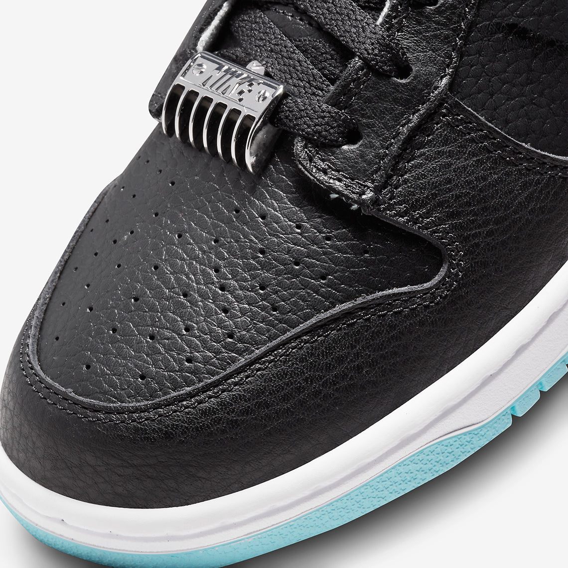 Nike Dunk Low SE
"Barber Shop Black"