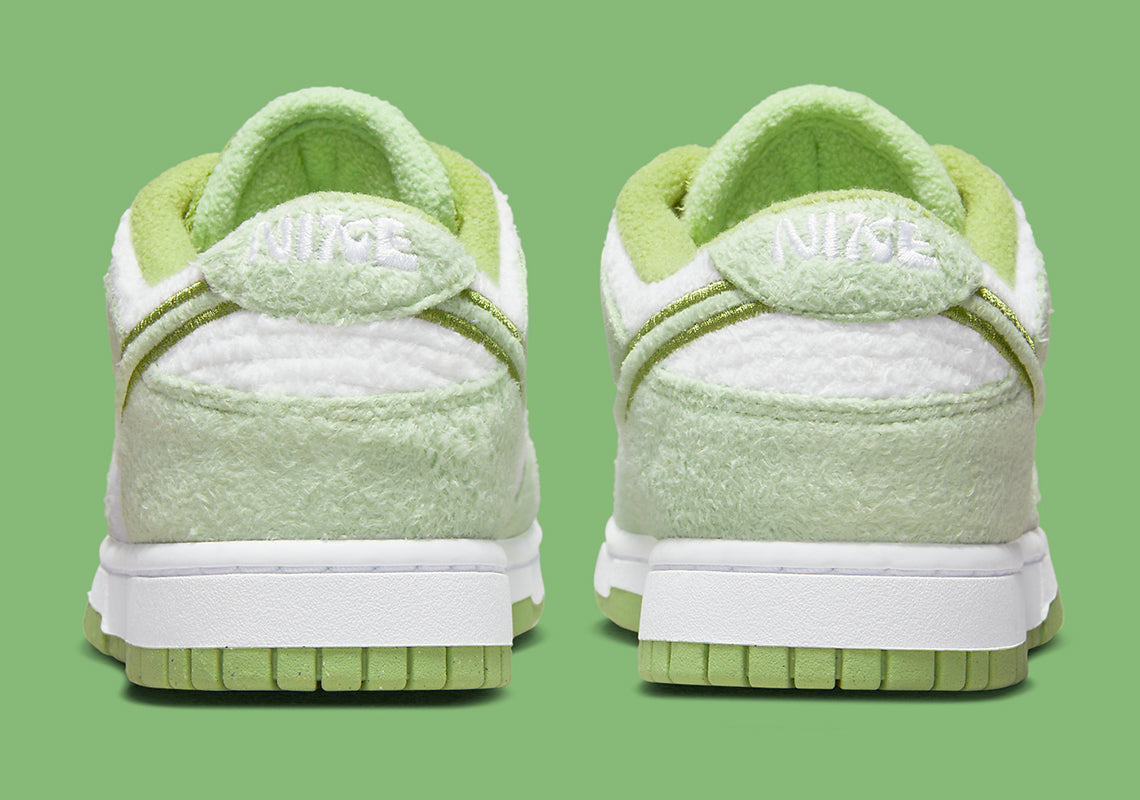 Nike Dunk Low SE
"Fleece Pack Honeydew" (Women's)