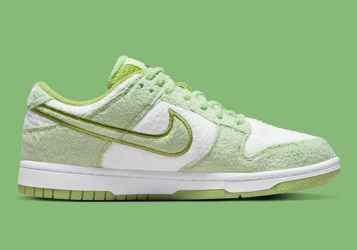 Nike Dunk Low SE
"Fleece Pack Honeydew" (Women's)