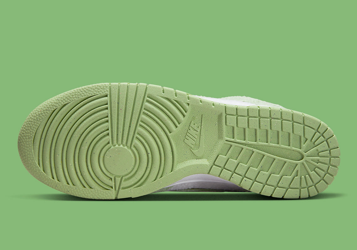 Nike Dunk Low SE
"Fleece Pack Honeydew" (Women's)