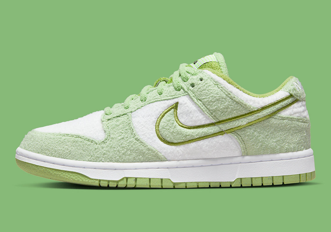 Nike Dunk Low SE
"Fleece Pack Honeydew" (Women's)